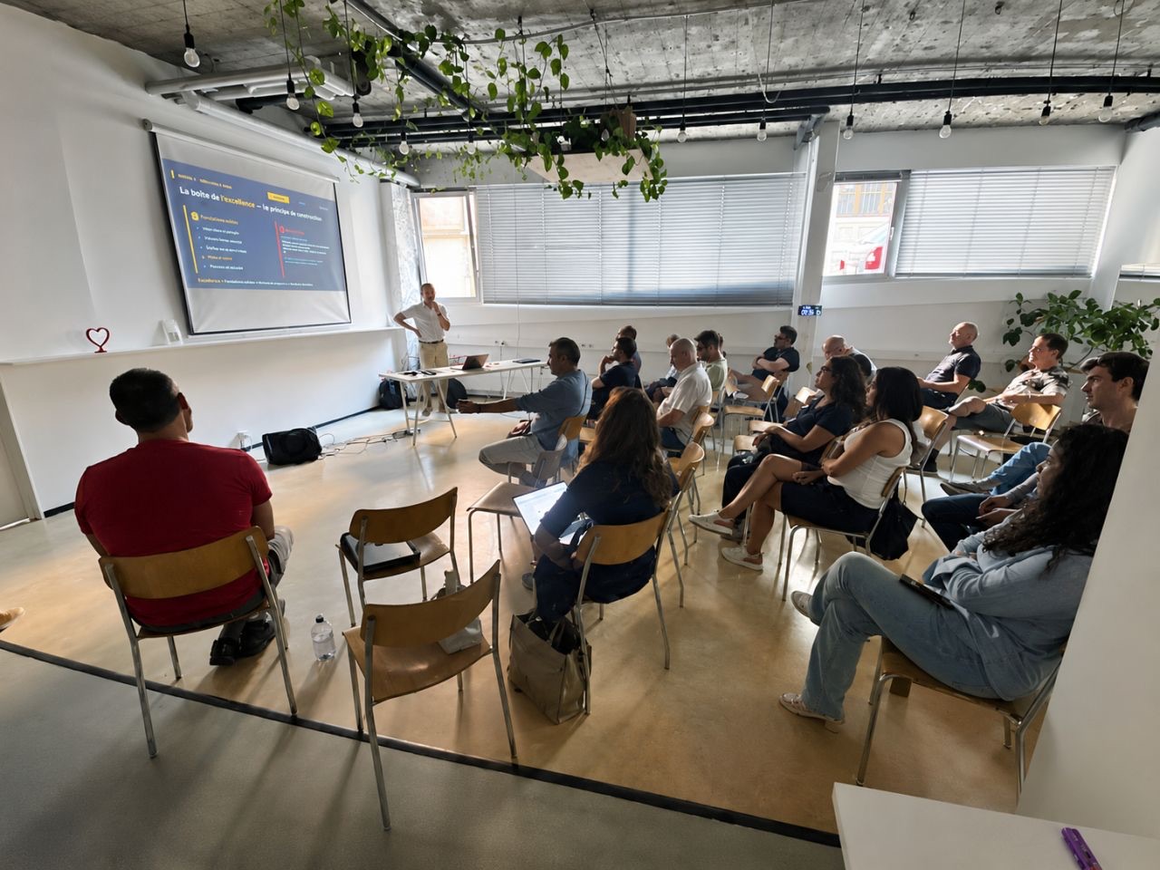 Franck Bardol intervient devant le public du meetup GenAI Geneva