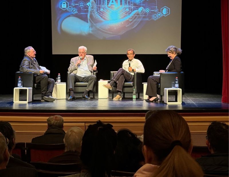 Franck Bardol lors d’une table ronde à l’Institut national genevois